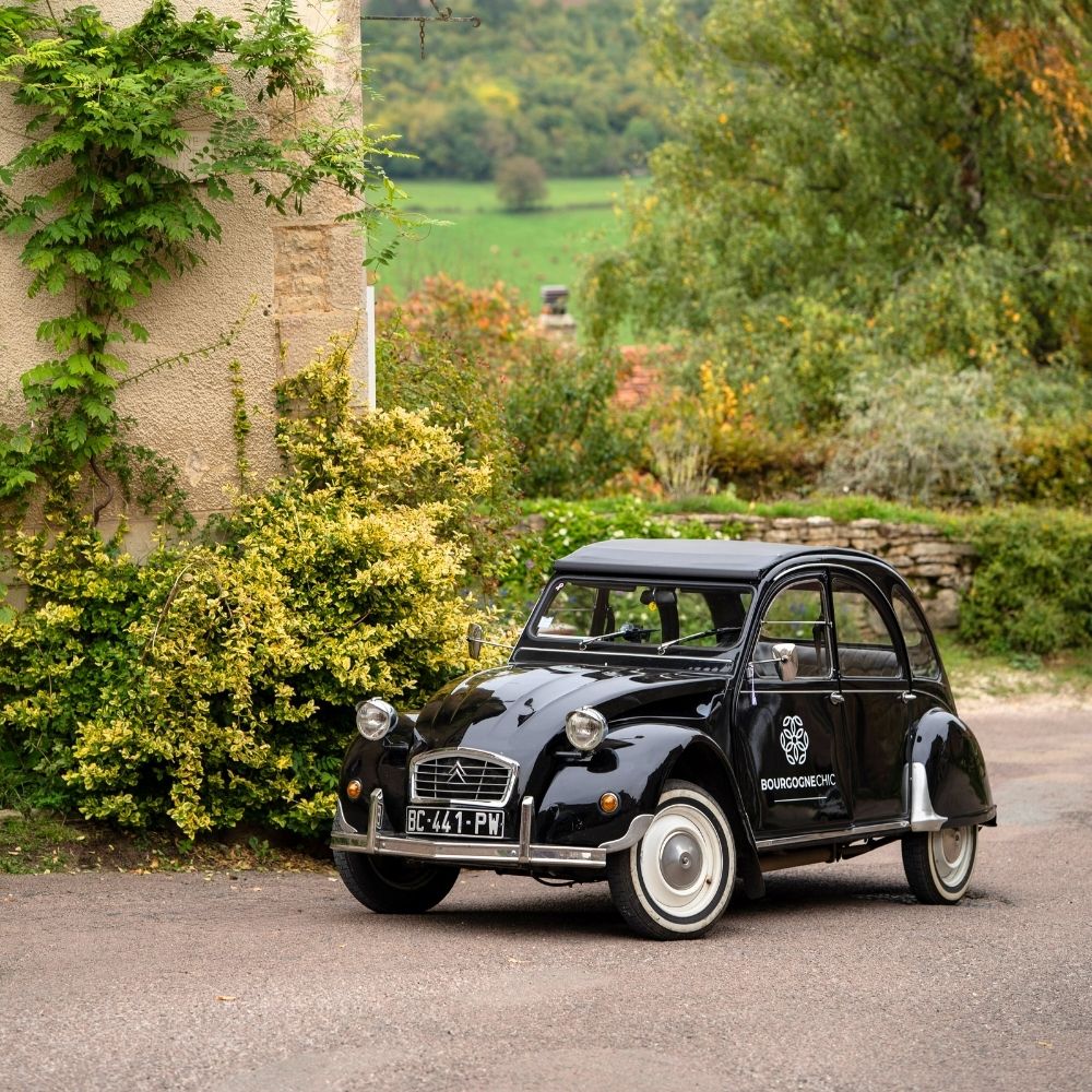 Coffret Cadeau • Séjour Insolite au Studio avec Spa Privatif & 2CV • [1 NUIT]