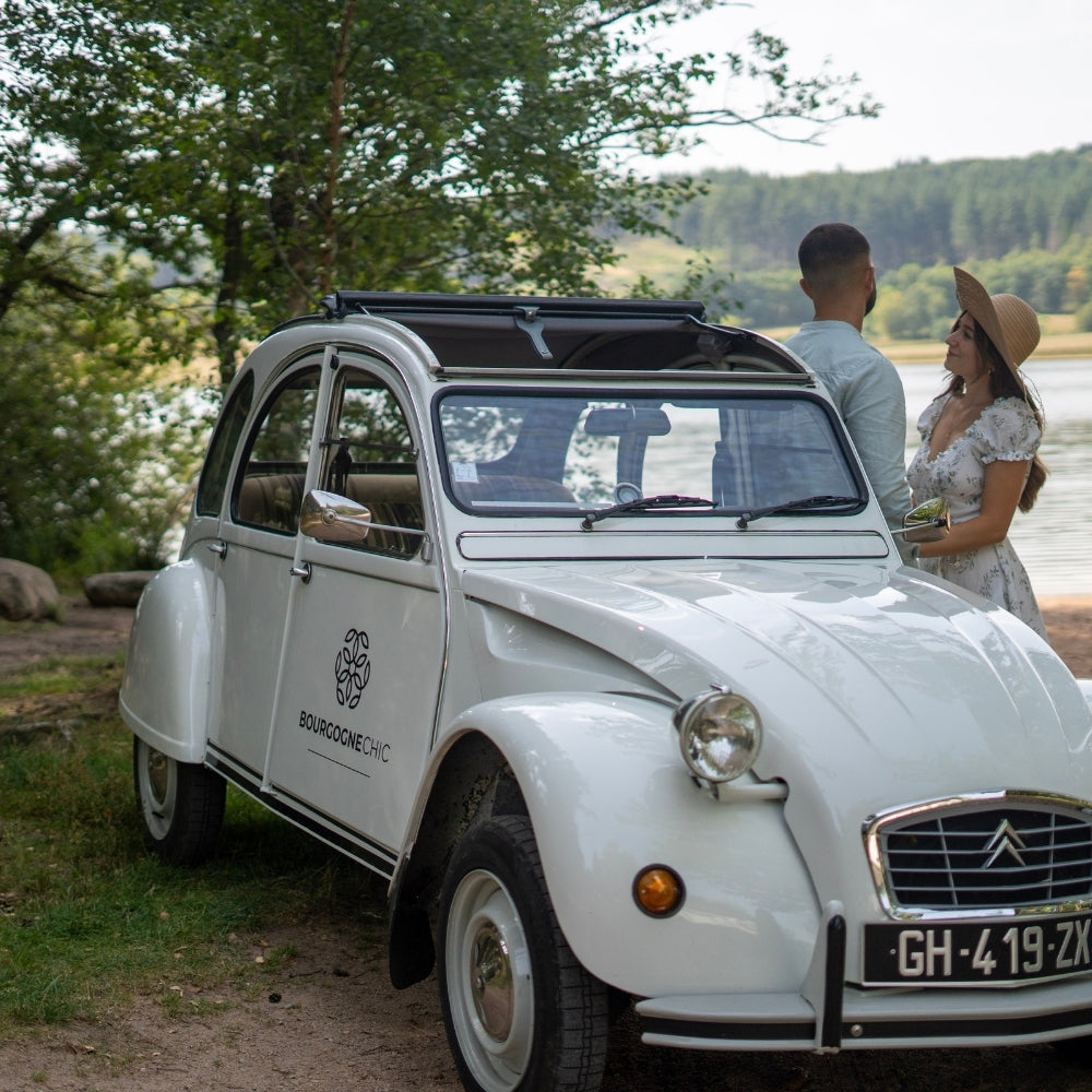 Coffret Cadeau • Séjour Insolite [1 NUIT] • Hébergement Luxe au Choix avec Spa Privatif & 2CV