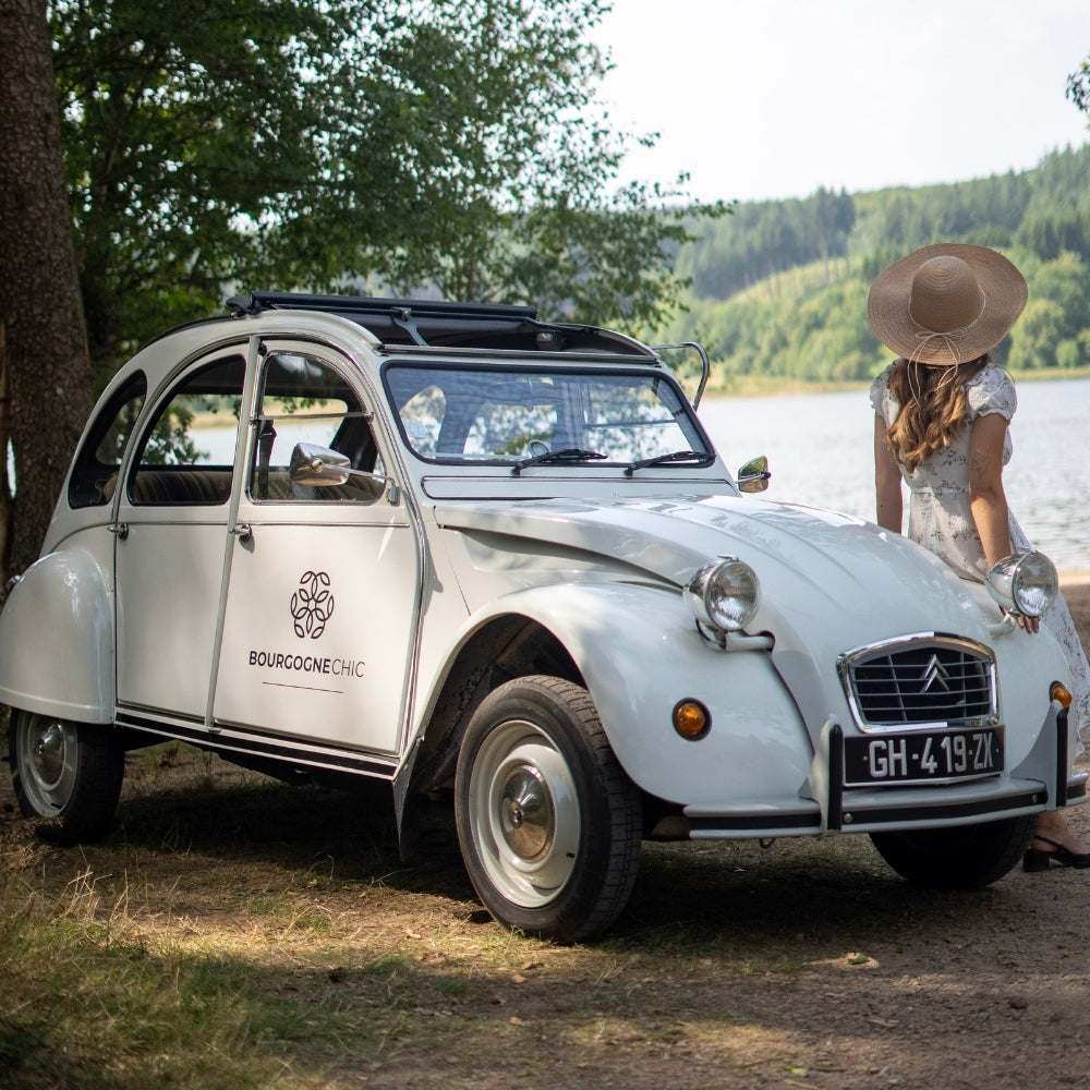 Coffret Cadeau • Séjour Insolite à La Suite avec Spa Privatif Intérieur & 2CV • [1 NUIT]