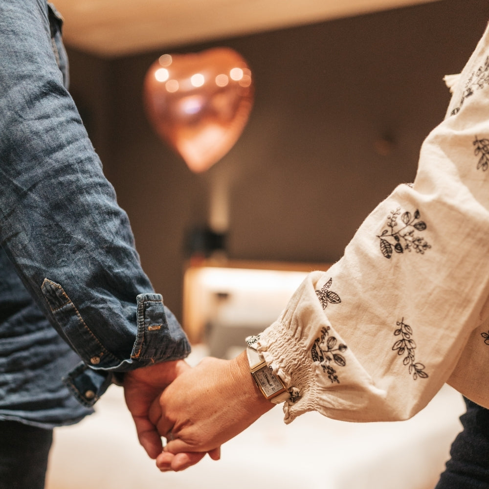 Coffret Cadeau • Séjour Romantique [1 NUIT] • Hébergement Premium au Choix avec Spa Privatif